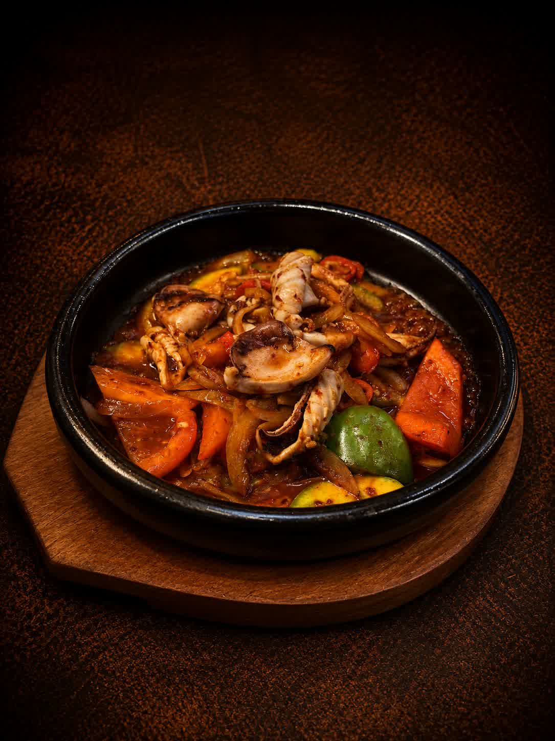 32. Ojingeo-bokkeum (Calamar hot plate)