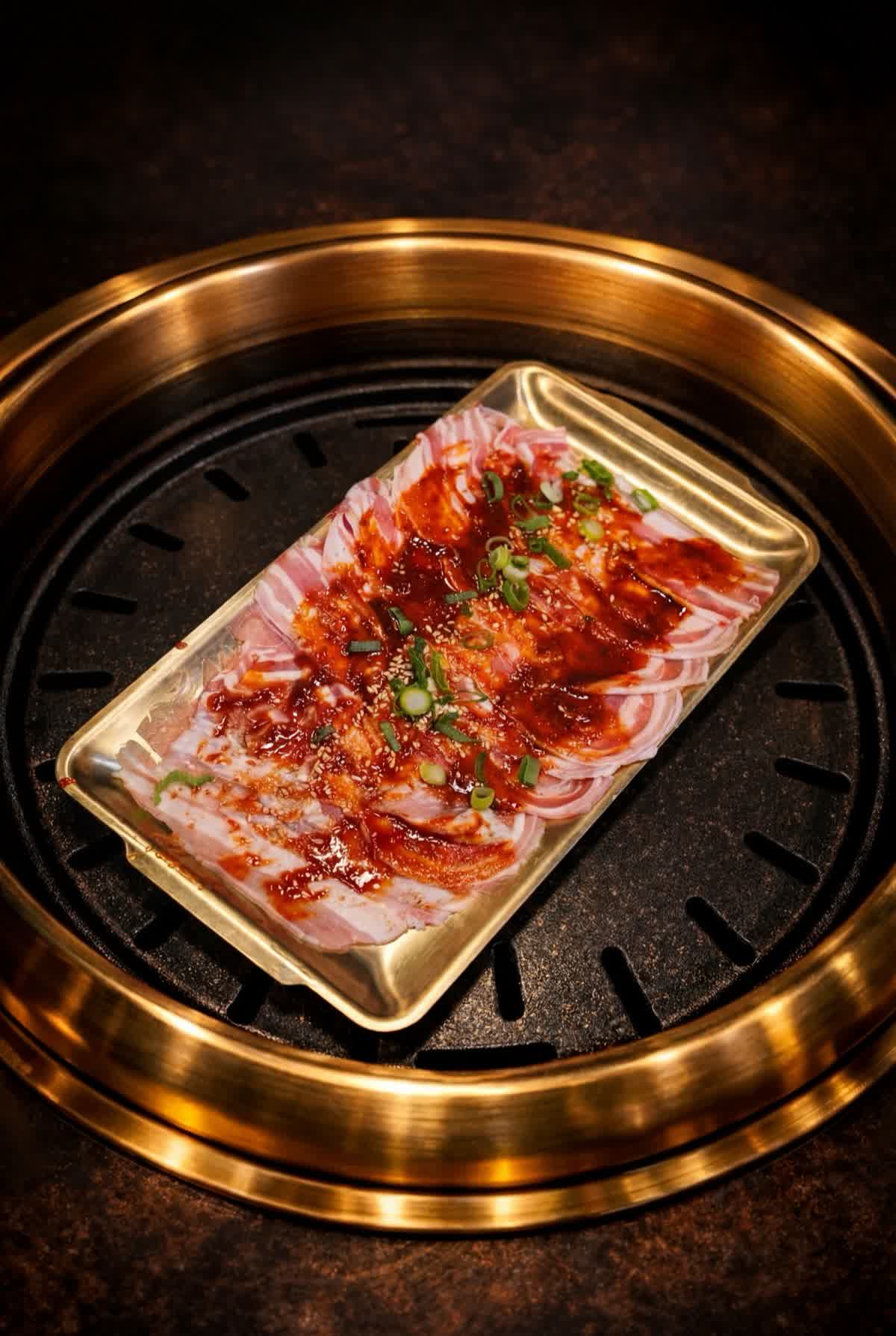 19. Sliced Beef (Black Angus) with Spicy Sauce