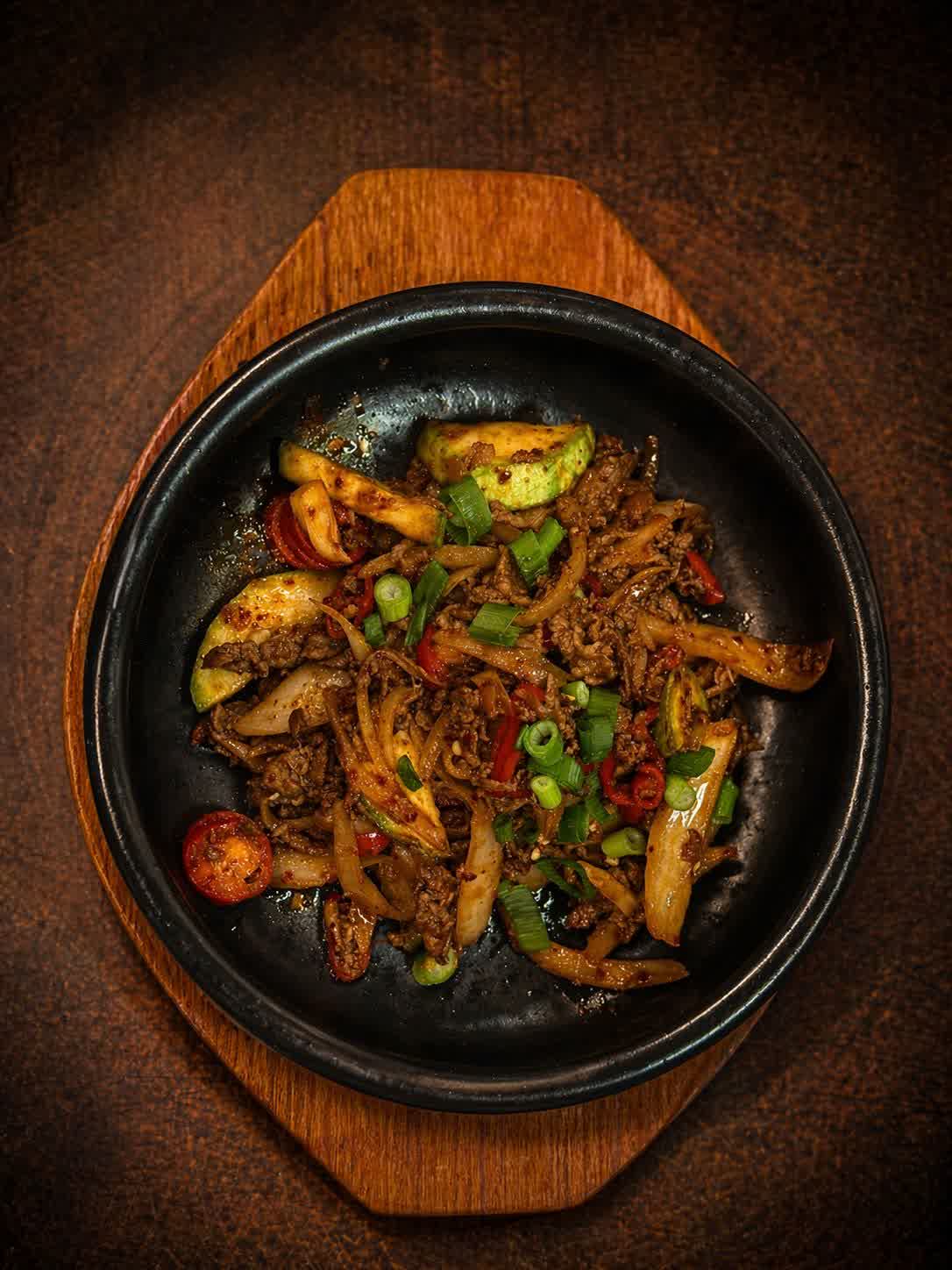 27. Sliced Beef cu Sos Picant Coreean (hot plate)