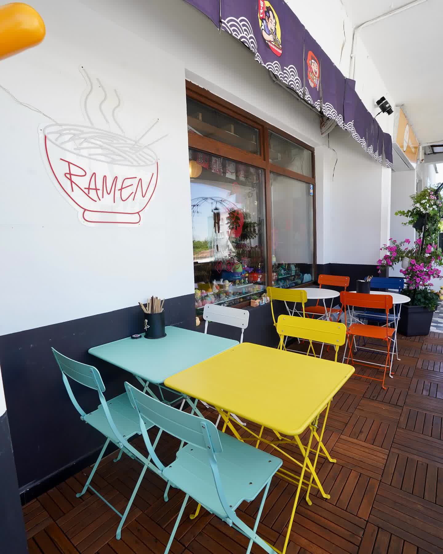 Exteriorul restaurantului